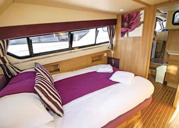 Boat interior image 3